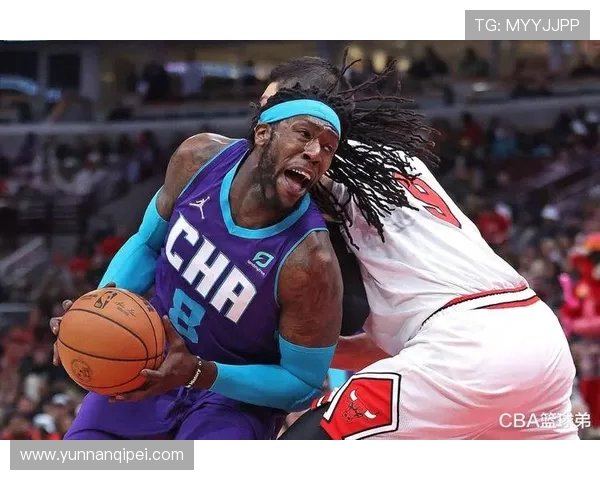 休斯顿火箭队激战劲敌 展现全新战术风采 锋线球员全力出击