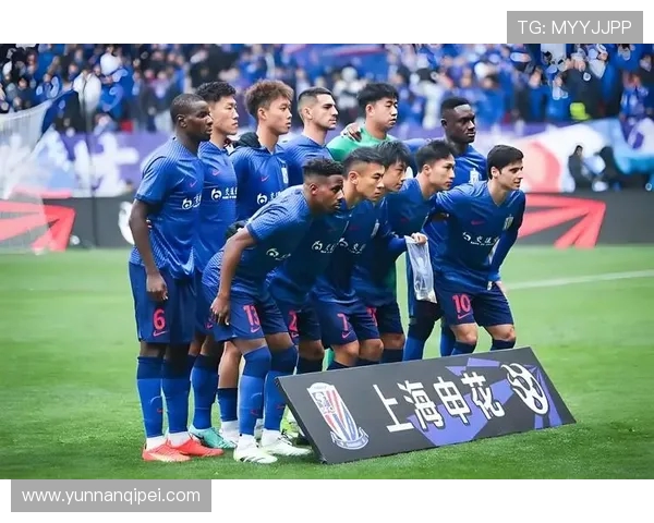 上海海港鏖战巅峰对决激烈厮杀展现中超冠军荣耀之争 上海海港鏖战巅峰对决激烈厮杀展现中超冠军荣耀之争