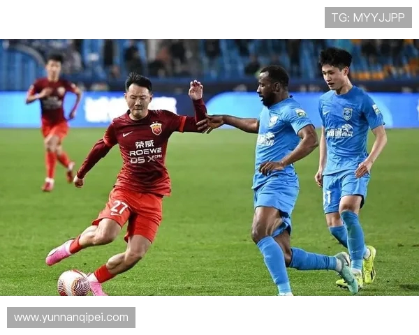 上海海港全力冲击冠军巅峰之战鏖战到底展现球队无畏拼搏精神