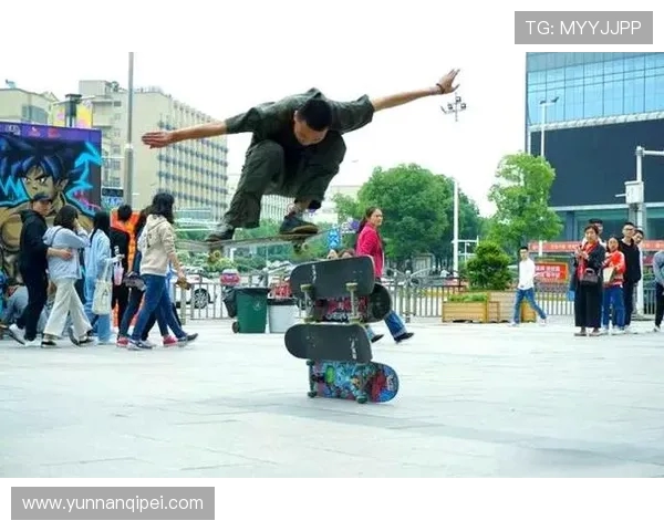 北京滑板队的节奏与文化碰撞探索滑板运动的魅力与未来发展 北京滑板队的节奏与文化碰撞探索滑板运动的魅力与未来发展