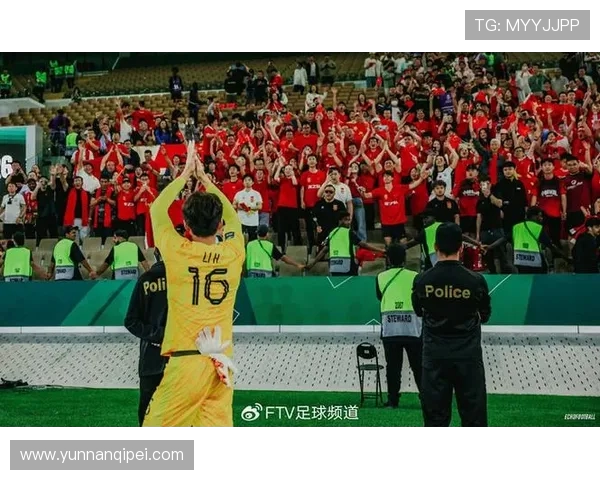 探秘传奇足球运动员成长之路与赛场背后动人故事全景呈现实篇章 探秘传奇足球运动员成长之路与赛场背后动人故事全景呈现实篇章