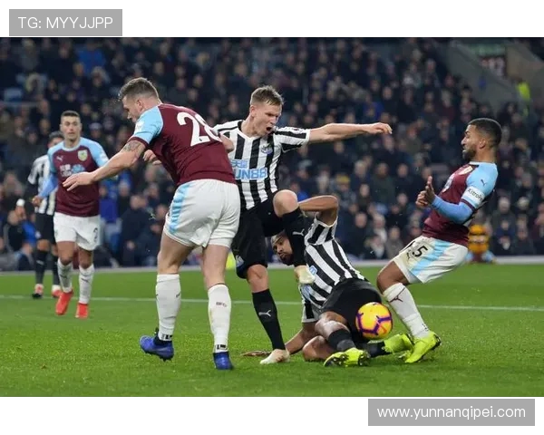 富勒姆主场迎战曼联英超激战双方争夺宝贵积分的关键时刻